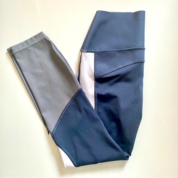 GAP - Sculpt Gray Cropped Active Pants - Size XS - Picture 3 of 15